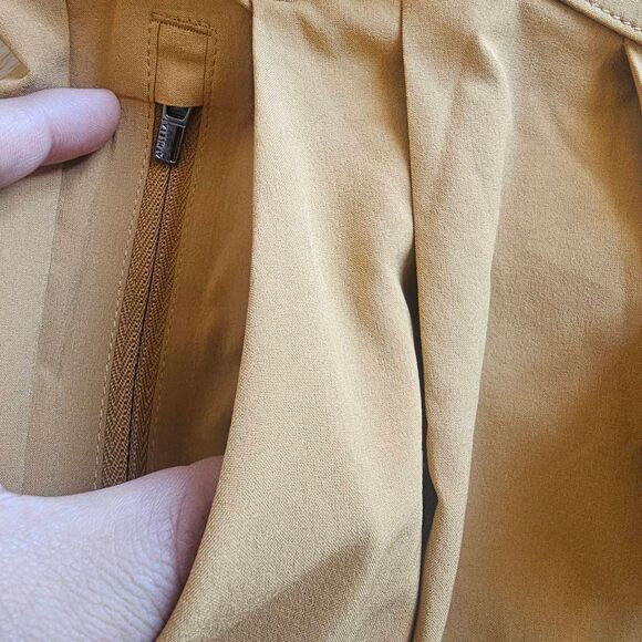 Athleta womens Sz 12 tan gold skyline shorts - Picture 6 of 8